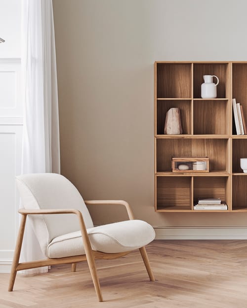 Image: https://assets.bolia.com/cdn-cgi/image/fit=cover,width=500,format=auto,gravity=0.43x0.00,height=625,quality=81/globalassets/media/4.-collections/fy24/miljo-fy24/storage/bowie-case-norie-forma.jpg?v=1063715417